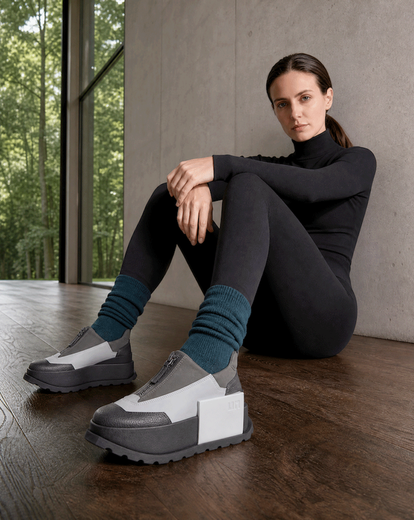 Deportivas elegantes y lujosas con plataforma para mujer. AI generated image.