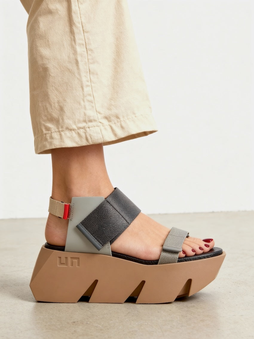 sandalia deportiva de plataforma con tiras ajustables con velcro para mujer