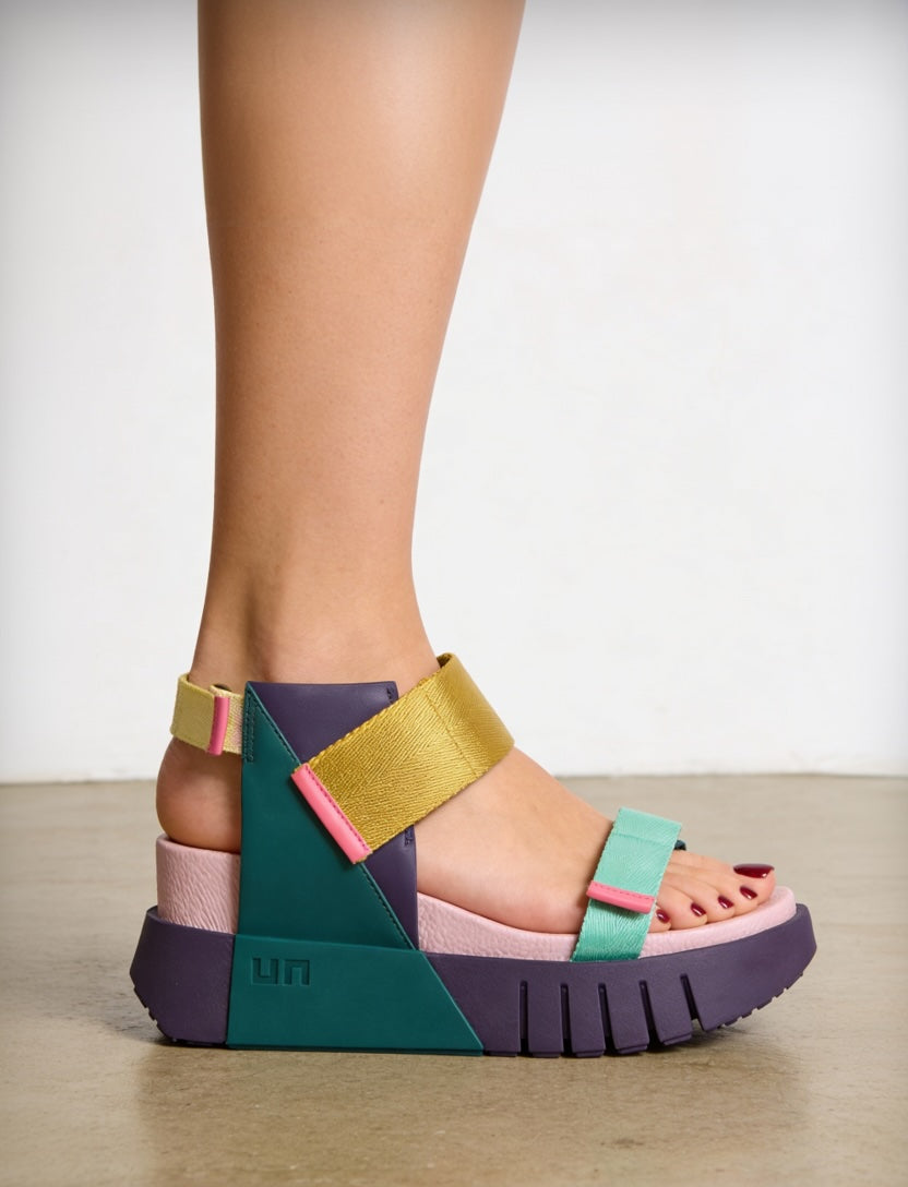 sandalia deportiva Delta Run de plataforma colorida para mujer moderna