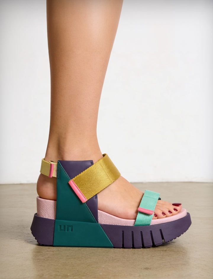 sandalia deportiva Delta Run de plataforma colorida para mujer moderna