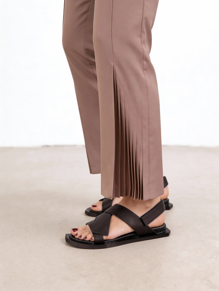 sandalias planas elegantes de cuero negro para mujer