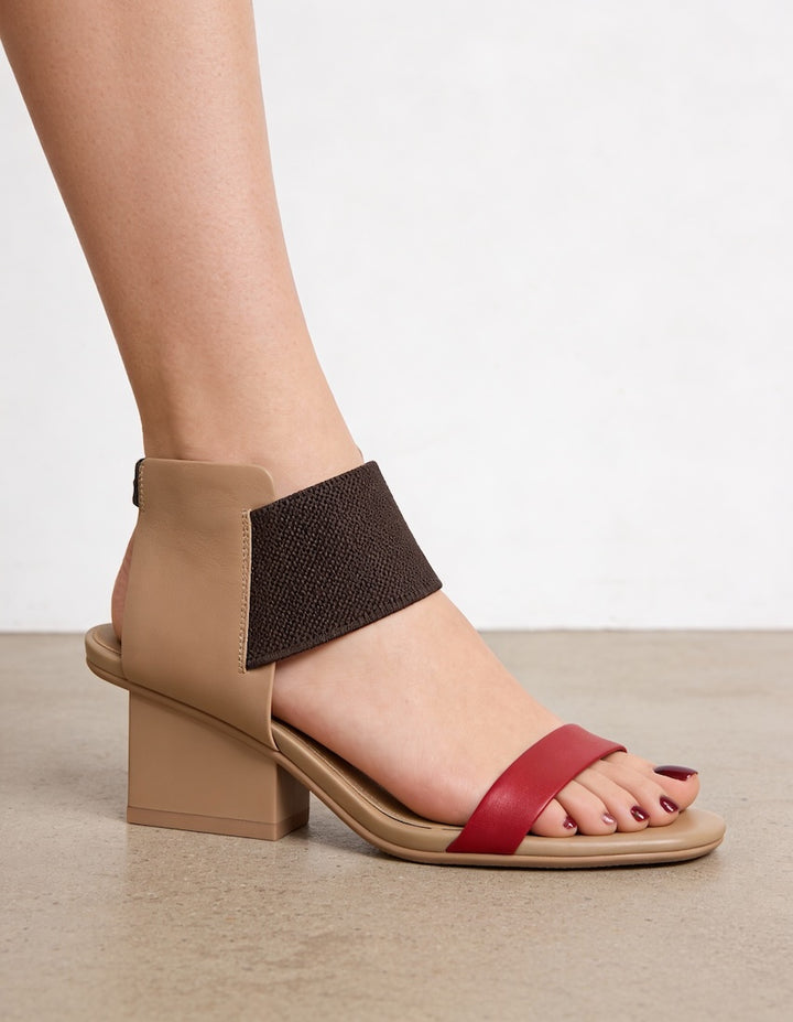 sandalias cómodas de tacón bajo en color beige para mujer